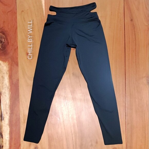 CHILL by WILL• Peekaboo Cut-out Waist Workout Leggings - Picture 2 of 10